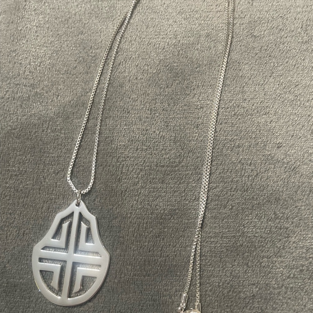 Premier Designs Silver Pendant Necklace